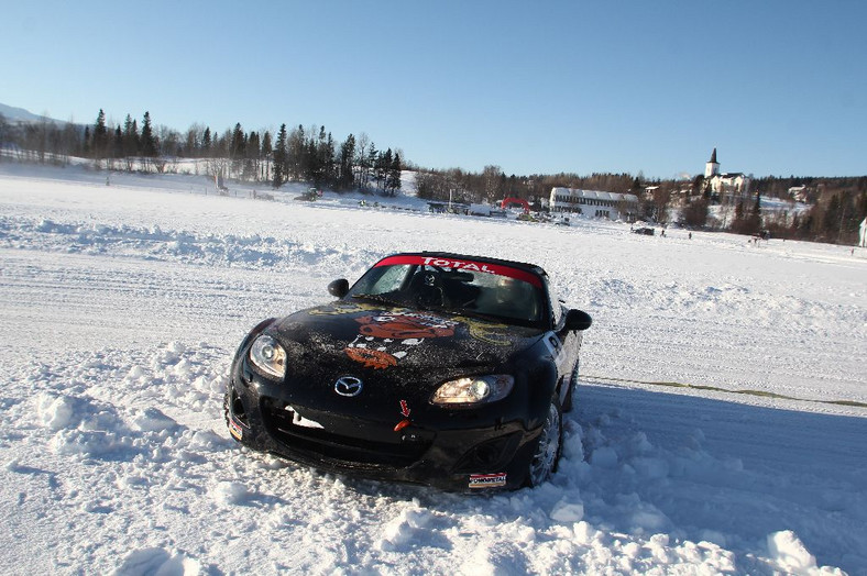 Emocjonujący finisz wyścigu Mazda MX-5 Ice Race