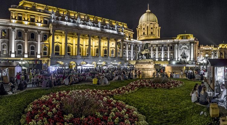 A Budai Vár teraszain lesz a rendezvény.