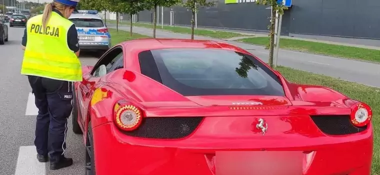 Gnał czerwonym Ferrari po Częstochowie 144 km/h. Raczej nie spodziewał się takiego finału