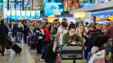 Chaos na lotnisku w Amsterdamie. KLM zawiesił kilkadziesiąt lotów. Utrudnienia dla tysięcy pasażerów