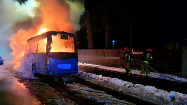 Pożar busa w Markach. "Doszczętnie spłonął"