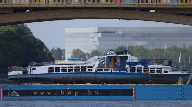 A Hableányt a Duna fenekére taszította a Viking szállodahajó. A kétfős magyar személyzet és 25 turista halt meg / Fotó: Isza Ferenc