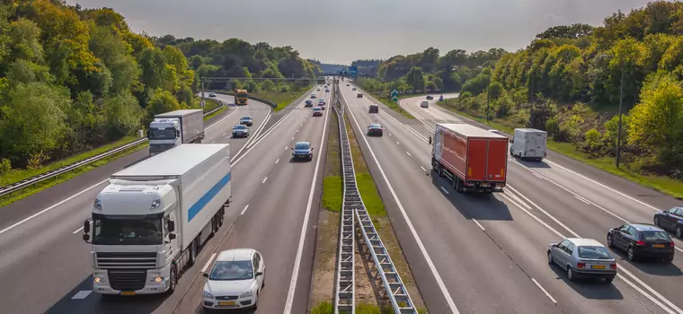 Belgia: Nieprzytomny kierowca przejechał 25 km po autostradzie. Zatrzymała go policja