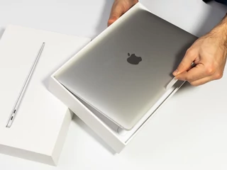 Laptop Apple