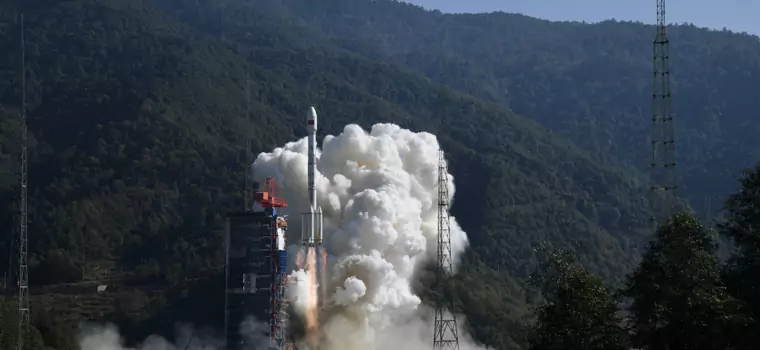 Chińska rakieta znowu spadła na Ziemię. Tym razem zostawiła ślady w Indiach