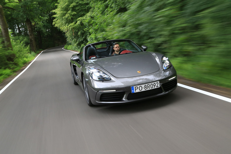 Porsche 718 Boxster - mniej, ale też i więcej!