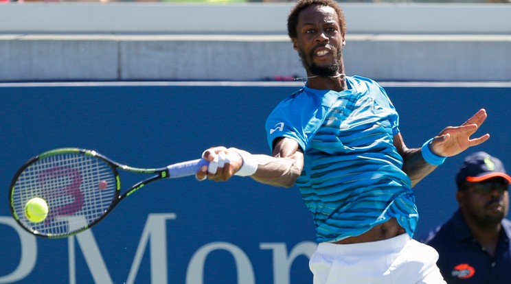 Monfils nekiesett az órának, amely darabokra tört / Fotó: AFP