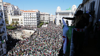 Protesty w Algierii. 75 osób aresztowanych, rannych 11 policjantów