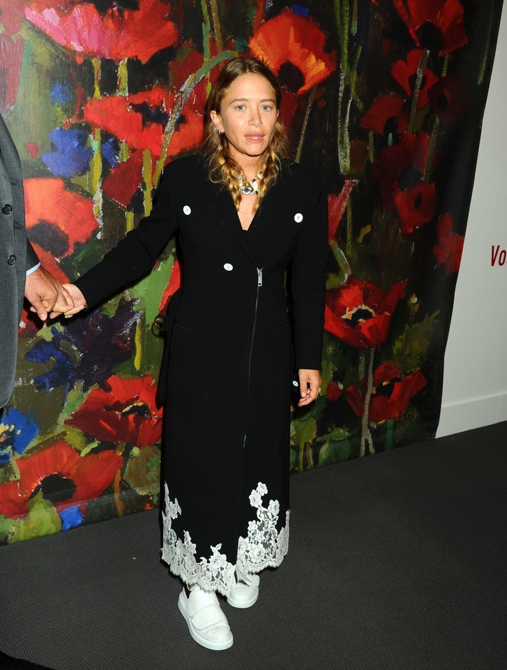 Mary-Kate Olsen i Olivier Sarkozy na Take Home A Nude Art party