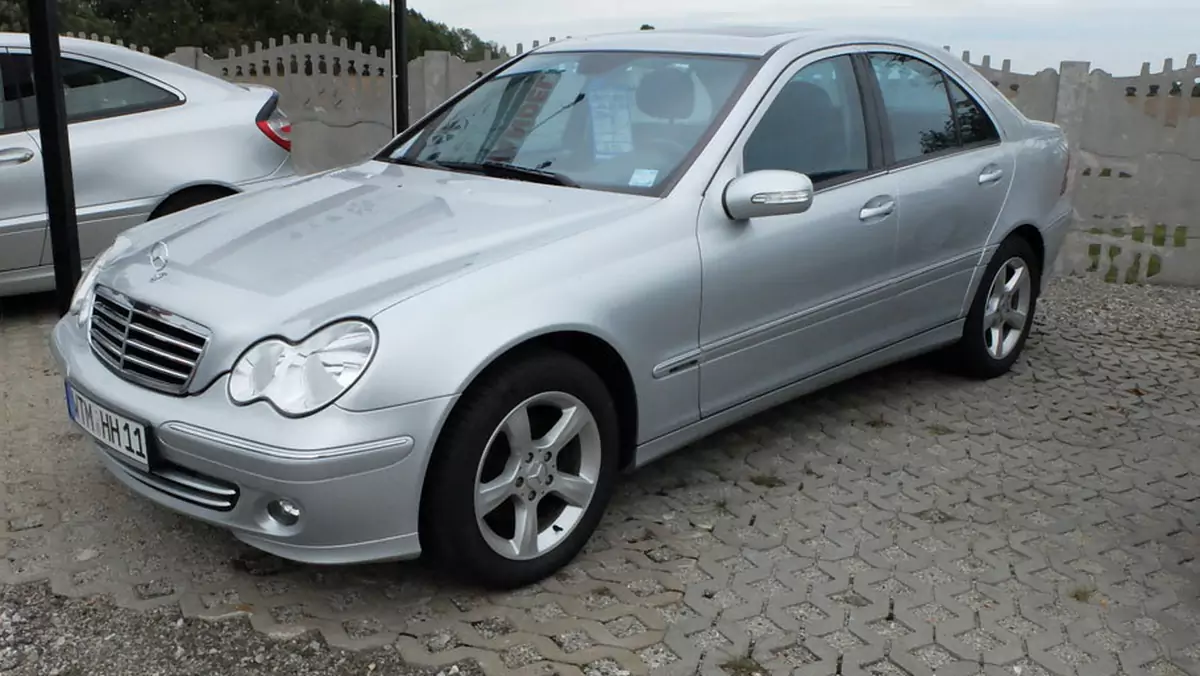 Auto z ogłoszenia - Mercedes C180 polecany przez kobietę