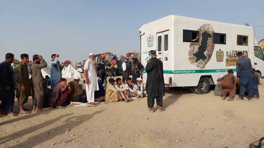 165 tys. afgańskich uchodźców opuściło Pakistan. Tysiące czekają na granicy