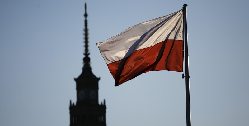 Skąd się wzięła biało-czerwona flaga Polski [INFOGRAFIKA]