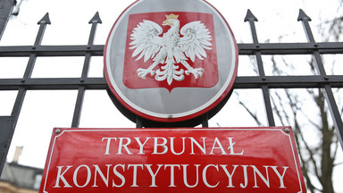 Konstytucjonaliści o publikacji wyroku TK. Premier Beacie Szydło grozi Trybunał Stanu?