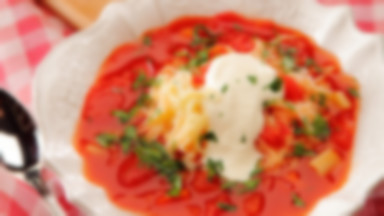 Tradycyjna zupa pomidorowa z makaronem