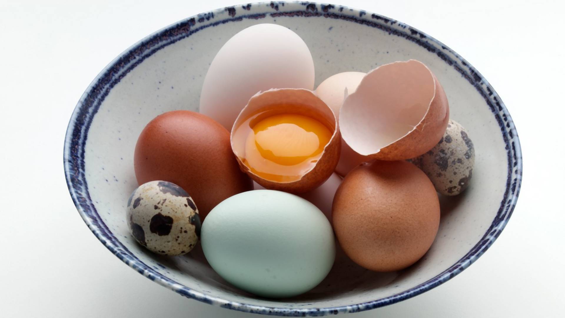Kako da najbrže izbelite jaja pre farbanja