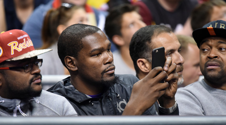 Kevin Durant fotósnak állt /Fotó: AFP