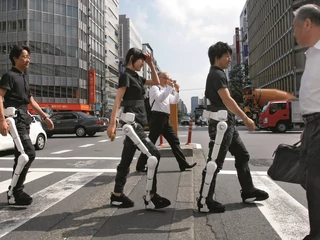 Japończycy to wielcy fani robotyki – stąd duża popularność urządzenia HAL, które najpierw wzmacniało nogi, a teraz także ręce