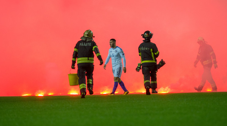 Tűzoltókat is riasztani kellett / Fotó: AFP