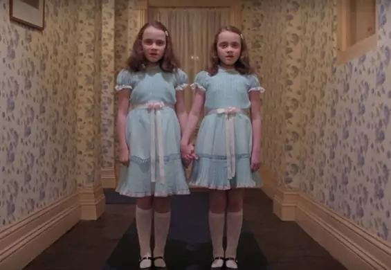 Pamiętasz bliźniaczki ze "Lśnienia" Kubricka? Zobacz, jak wyglądają teraz