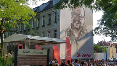 W Gdańsku odsłonięto mural z Pawłem Adamowiczem. "Ta zbrodnia nie została jeszcze osądzona"