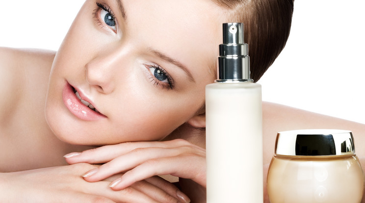 A szépségápolási kozmetikumok felhalmozása igencsak jellemző ránk, nőkre! / Fotó: Shutterstock