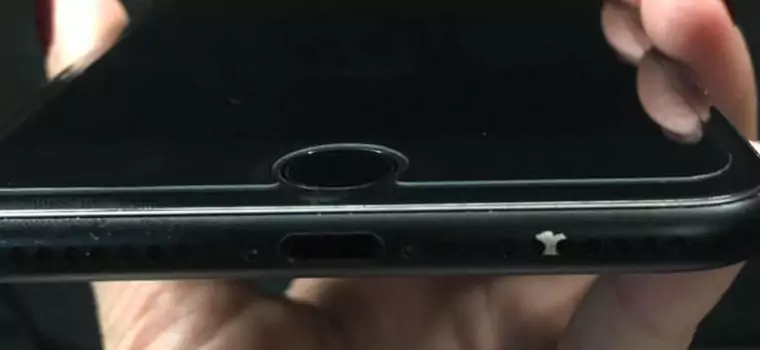 iPhone 7 w czarnym macie: użytkownicy skarżą się na odchodzącą farbę