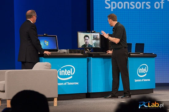 Na scenie od lewej: serwer Romley, stacja robocza z procesorem Sandy Bridge, laptop z procesorem Sandy Bridge, laptop z procesorem Core i7