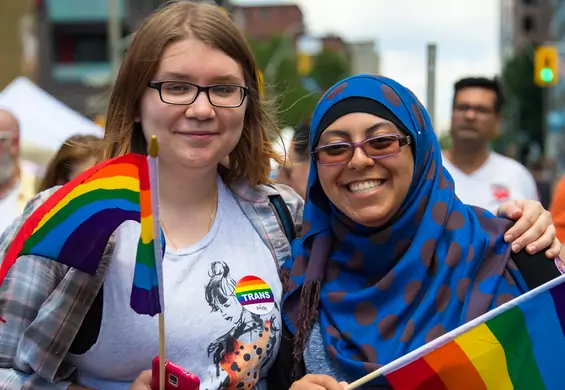 "Mówili, że czeka mnie piekło. Dziś odkrywam inną stronę islamu". Kim są muzułmanie/ki LGBT+?