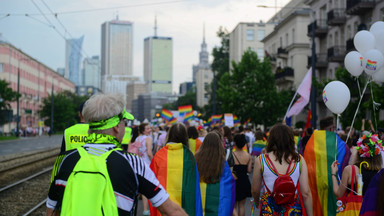 Tęcza, szatan i medale. Jak samorządy rządzone przez PiS walczyły z LGBT