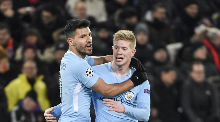 Kun Agüero
(balra) és Kevin
de Bruyne klubja, a Manchester City BL-trófeára pályázik /Fotó: MTI - EPA - Georgios Kefalas