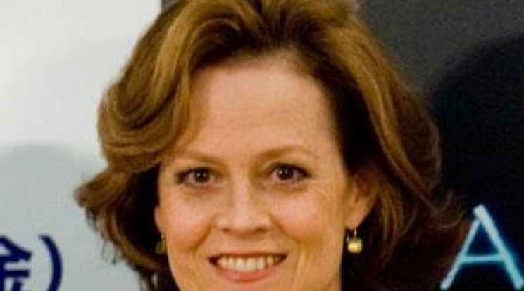 Sigourney Weaver feltámad