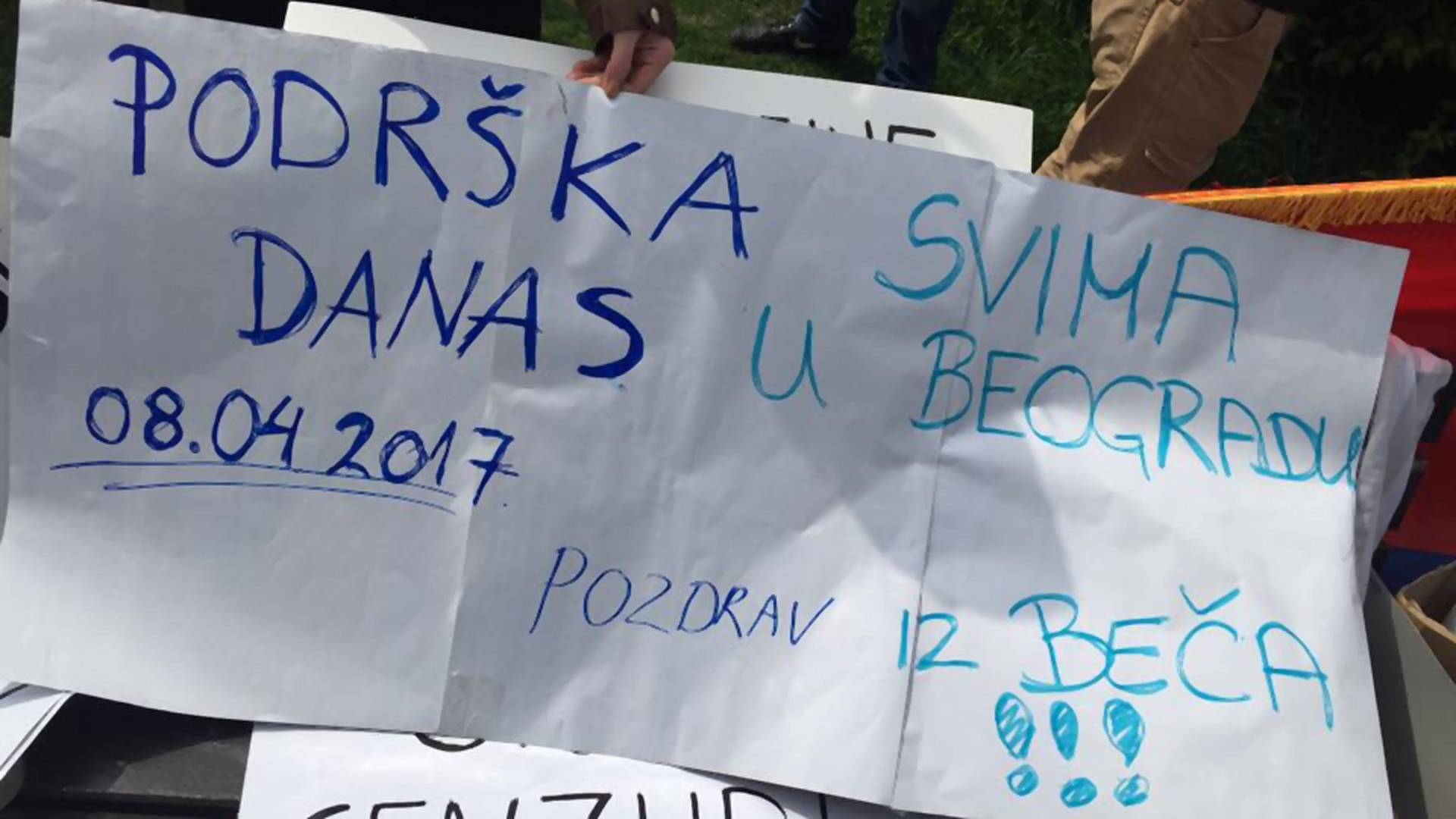 Mladi Srbi u Beču izašli na ulice: Podrška protestima studenata