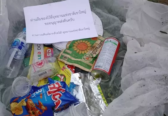 Park Narodowy w Tajlandii odsyła turystom śmieci. Dołącza mandat i wstydliwą "pocztówkę"