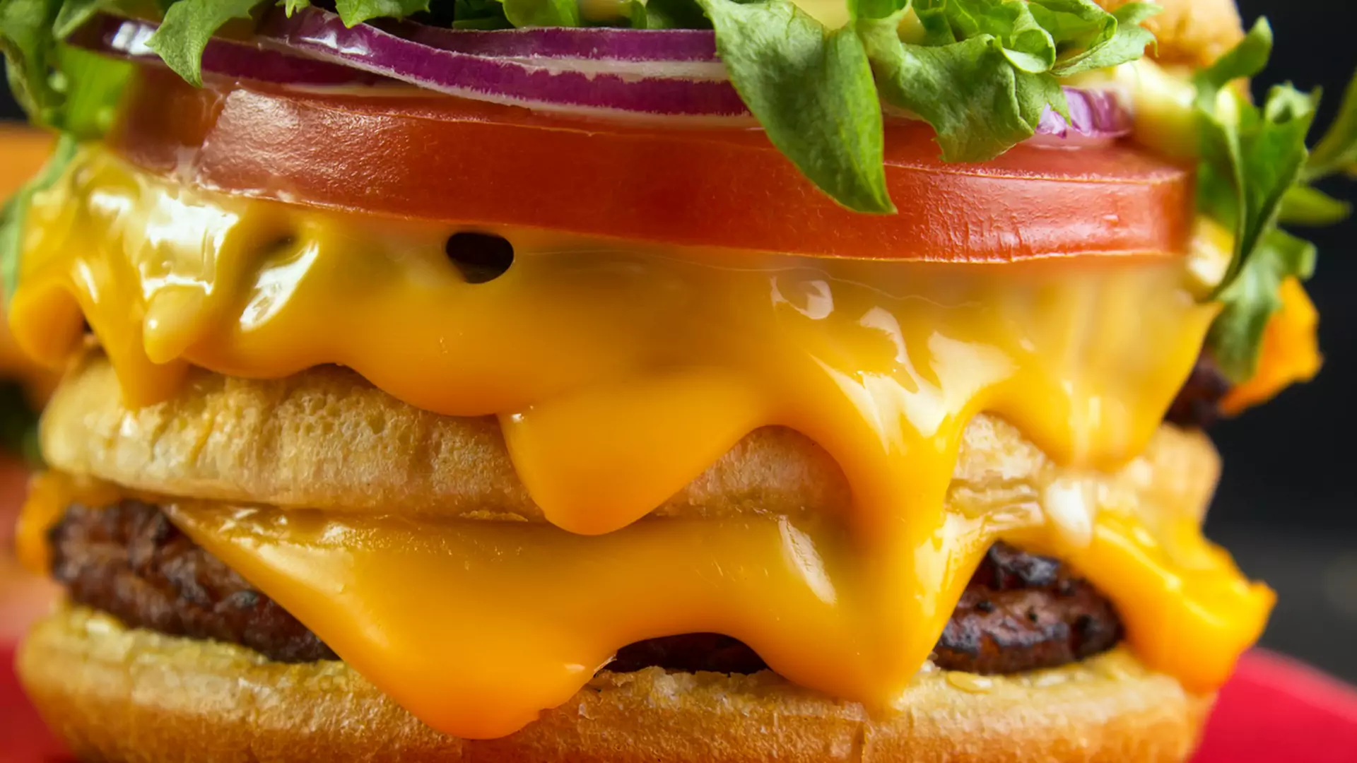 Perfekcyjnie topiący się ser w burgerze. Wiemy, jak to osiągnąć