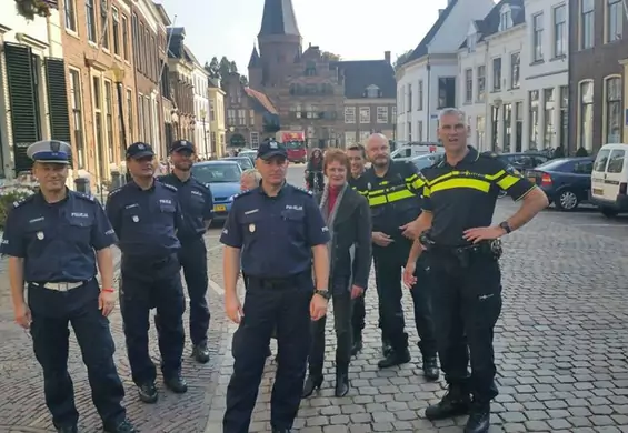 Polska policja uczy się dobrych manier w holenderskim cofeeshopie. "Opadły im szczęki"