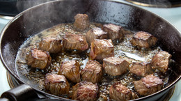 Pieczone, grillowane i smażone mięso zawiera składniki groźne dla serca