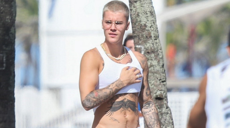 Justin Bieber topként viseli trikóját. Hát izé... / Fotó: Northfoto