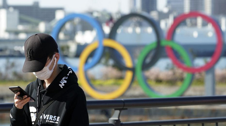 Bizonytalan az olimpia sorsa / Fotó: MTI/AP/Eugene Hoshiko