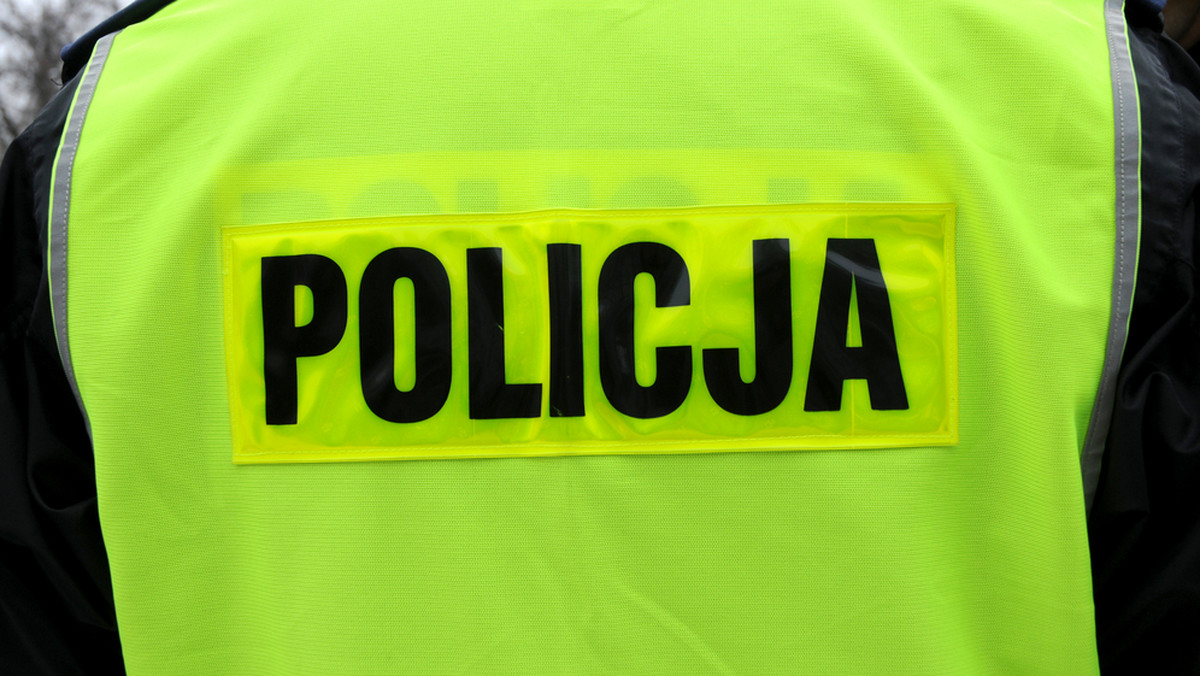 Na gdańskim Ujeścisku policjanci zatrzymali mężczyznę, który publicznie się onanizował. Wcześniej na lokalnych forach pojawiła się informacja, że w dzielnicy grasuje osoba, o skłonnościach pedofilskich. Policja nie potwierdza tych rewelacji.