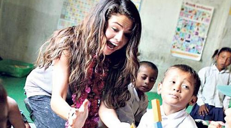 Nincstelen gyerekeket segít Selena Gomez