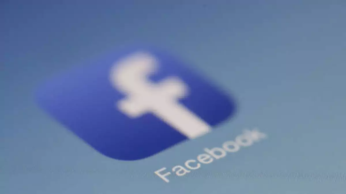 Facebook tłumaczy się z nagłego spadku wartości