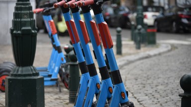 Paryż znalazł sposób na porozrzucane po mieście hulajnogi elektryczne. Teraz część z nich trafi m.in. do Polski