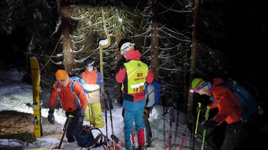 Akcja w Beskidach. Ratownicy poszukiwali snowboardzisty