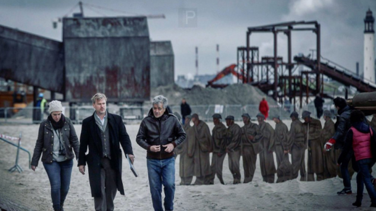"Dunkirk", nowy film Christophera Nolana, zaczyna nabierać kształtów. Jak każdy film reżysera, tak i ten jest bardzo oczekiwany. Zanim jednak zobaczymy ukończone dzieło, możemy nacieszyć oko pierwszymi zdjęciami z planu.