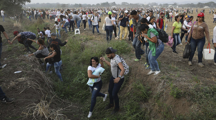 kolumbiai-venezuelai határ - MTI/AP/Fernando Vergara