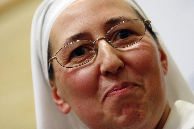 Francuska zakonnica Marie Simon-Pierre Normand, która twierdzi, że została uzdrowiona z pomocą Jana Pawła II. Kościół uznał ten cud