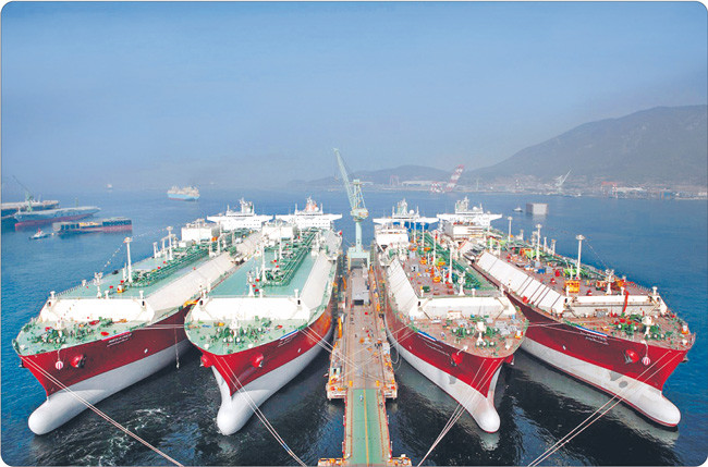 Najnowsze q-maksy będą największymi statkami świata. Każdy z nich ma 345 metrów długości i może przewieźć 161 milionów metrów sześciennych LNG Fot. Mat. prasowe