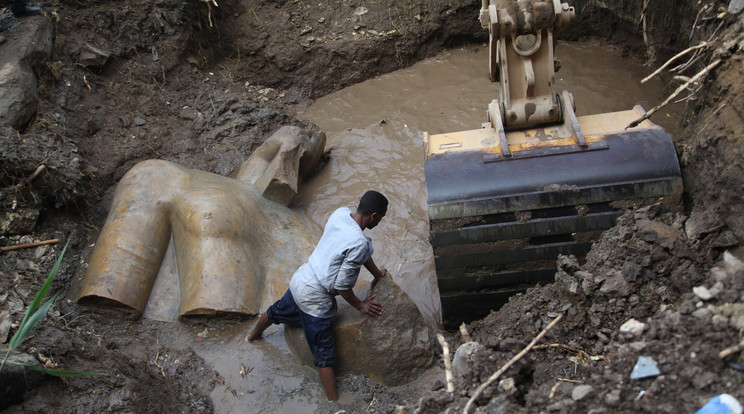 Egyiptomi és német régészek találták meg a hatalmas 8 méteres szobrot / Fotó: Northfoto