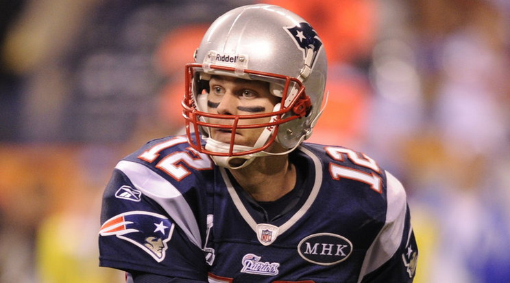 Tom Brady és a Patriots váratlan ajándékot kapott mérkőzés közben a Bills fanatikusaitól /Fotó: AFP