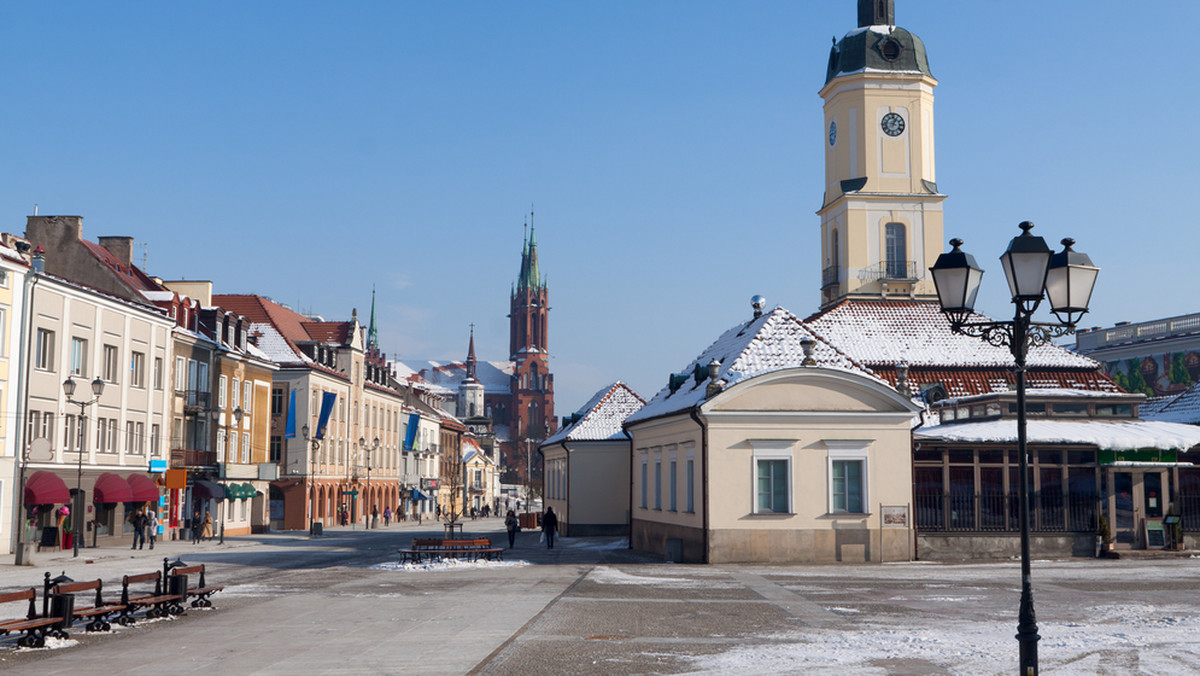 Trzydziestu wójtów, burmistrzów i dwóch prezydentów miast (Białegostoku i Suwałk) przyjęło stanowisko samorządowców województwa podlaskiego w sprawie proponowanych przez PiS zmian w ordynacji wyborczej. Sprzeciwiają się w nim planowanej dwukadencyjności obejmowania przez nich stanowisk.